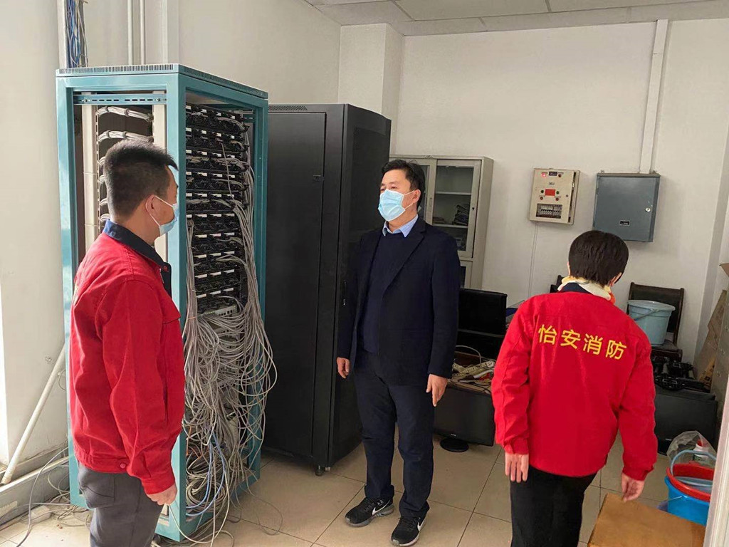 馆领导干部带头坚守岗位