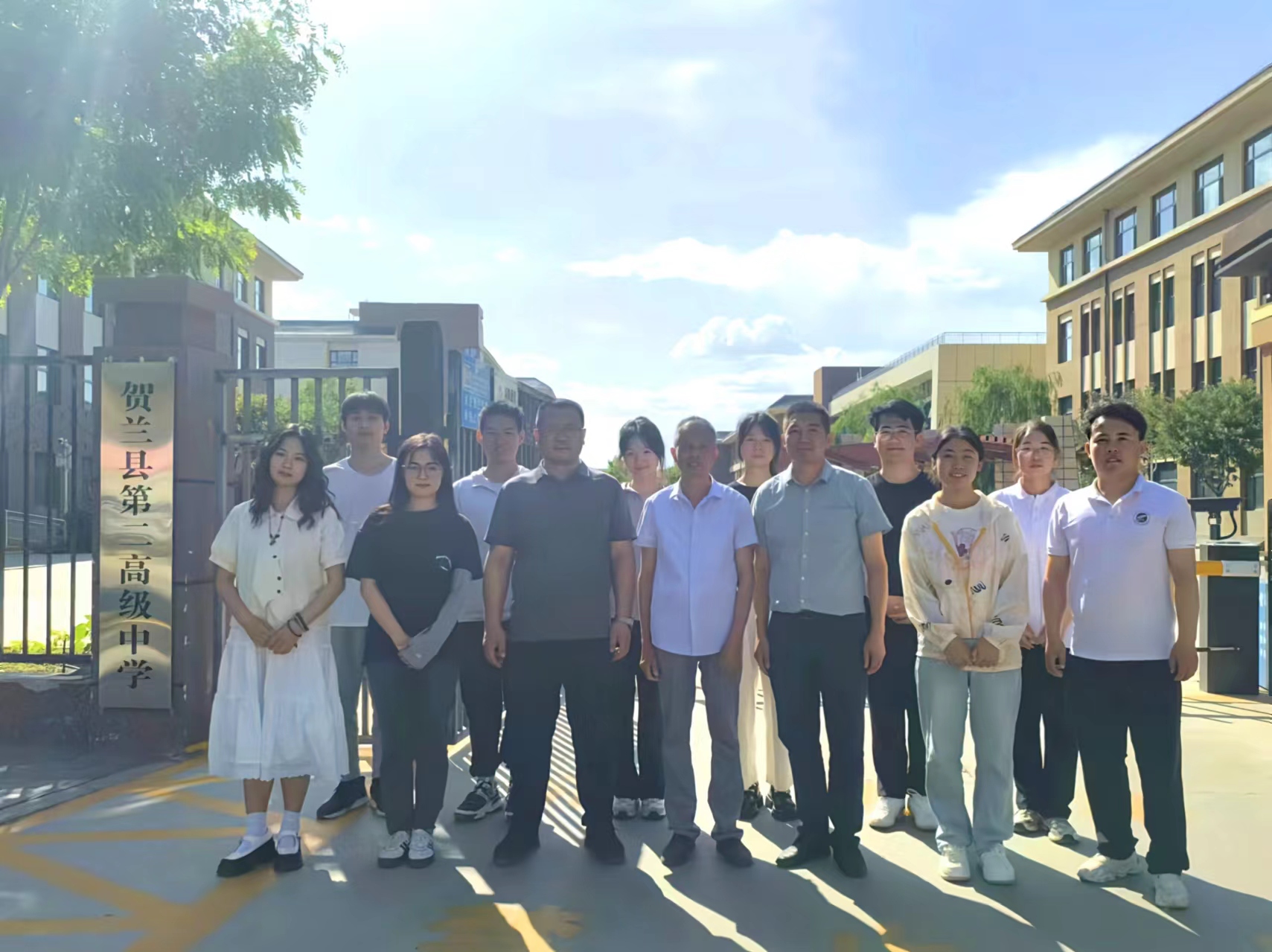 澳门十大信誉网赌大全资助政策宣讲小组与贺兰县教育体育局老师合影