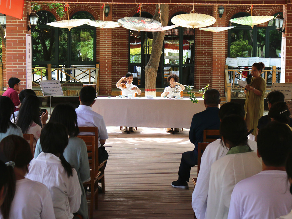 图书馆教职工茶艺表演