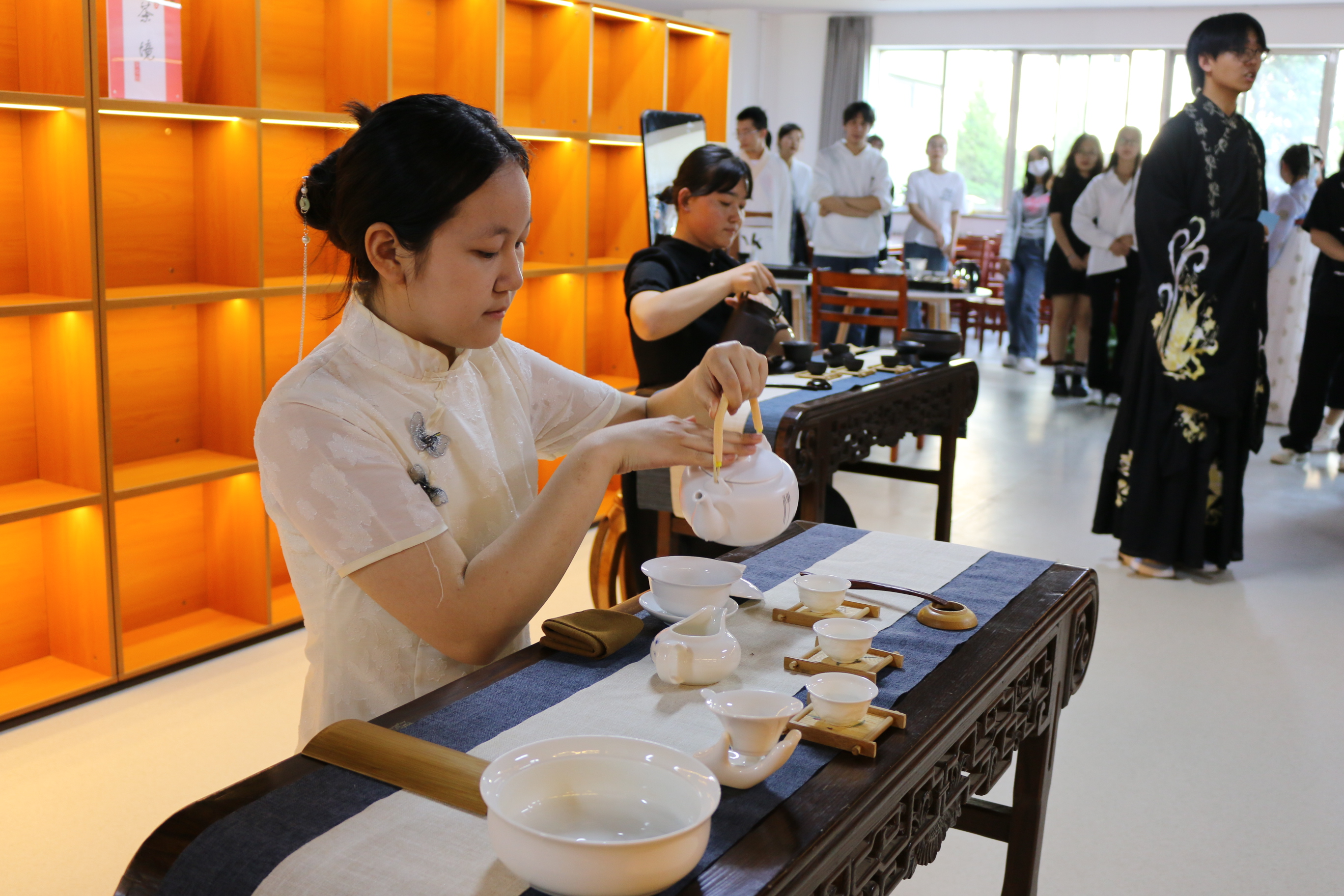 创意茶艺组作品《茶·镜》 创意茶艺组作品《茶·镜》