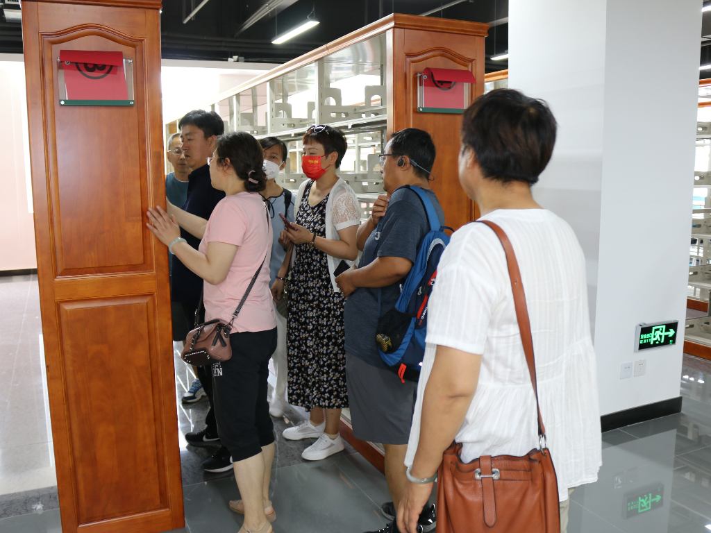 详细了解新馆书库情况